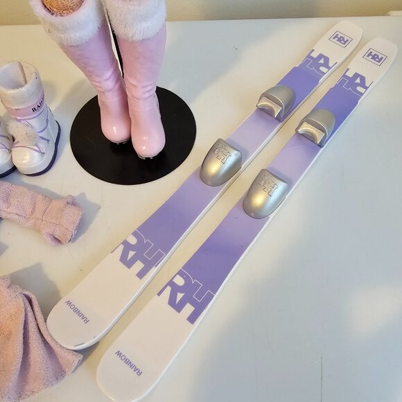 MGA Entertainment Rainbow High Winter Break Violet Willow Doll w/ Outfit 10.5" - Picture 8 of 12